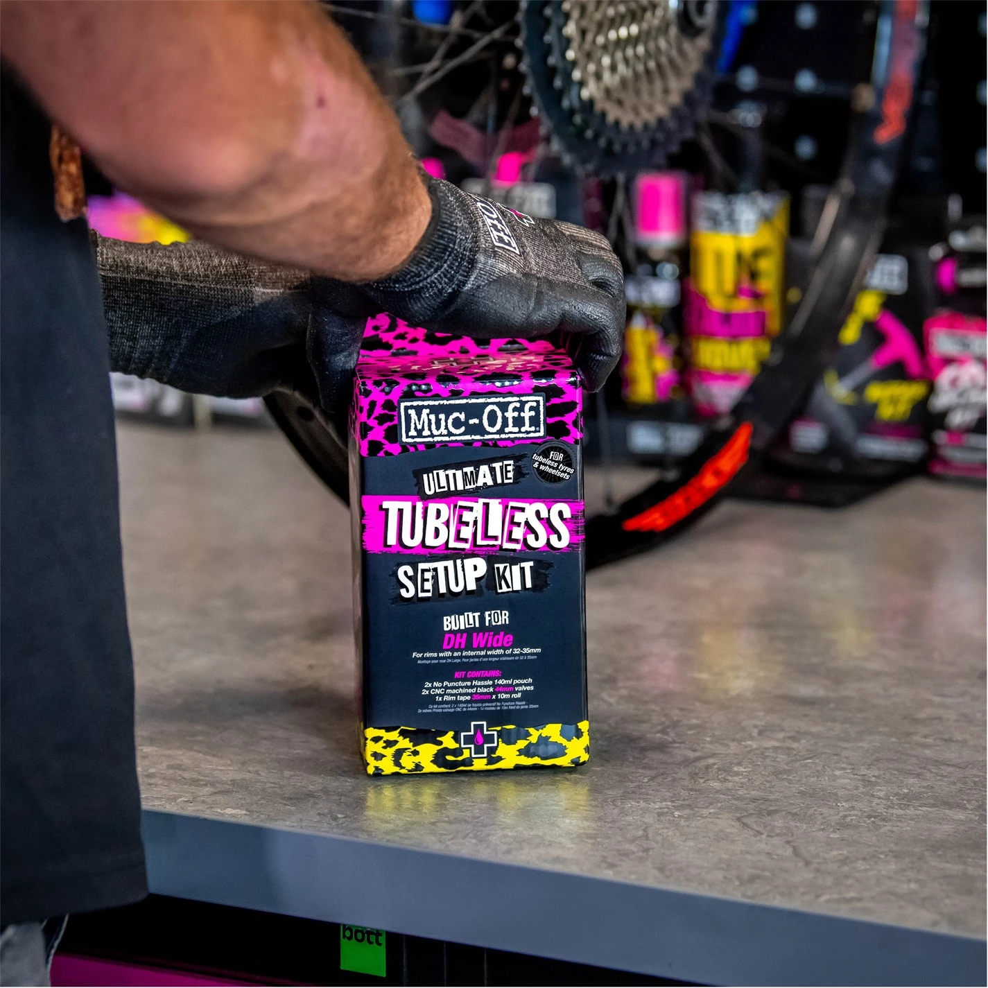 Muc-Off Ultimate Tubeless Setup Kit 30mm - Image 5